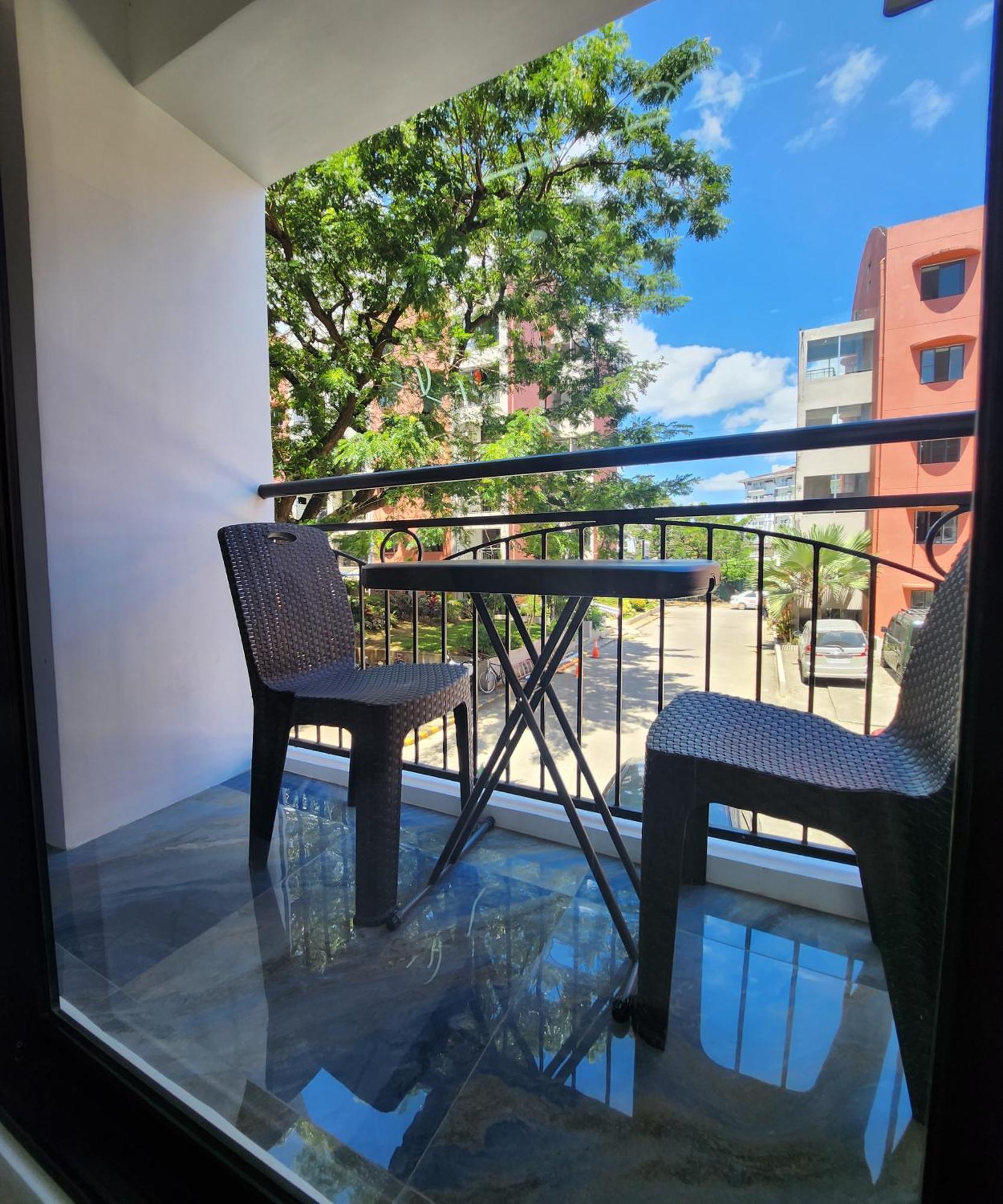 Condo Azur Suites B207 Near Airport, Netflix, Stylish, Cozy With Swimming Pool 麦克坦 外观 照片