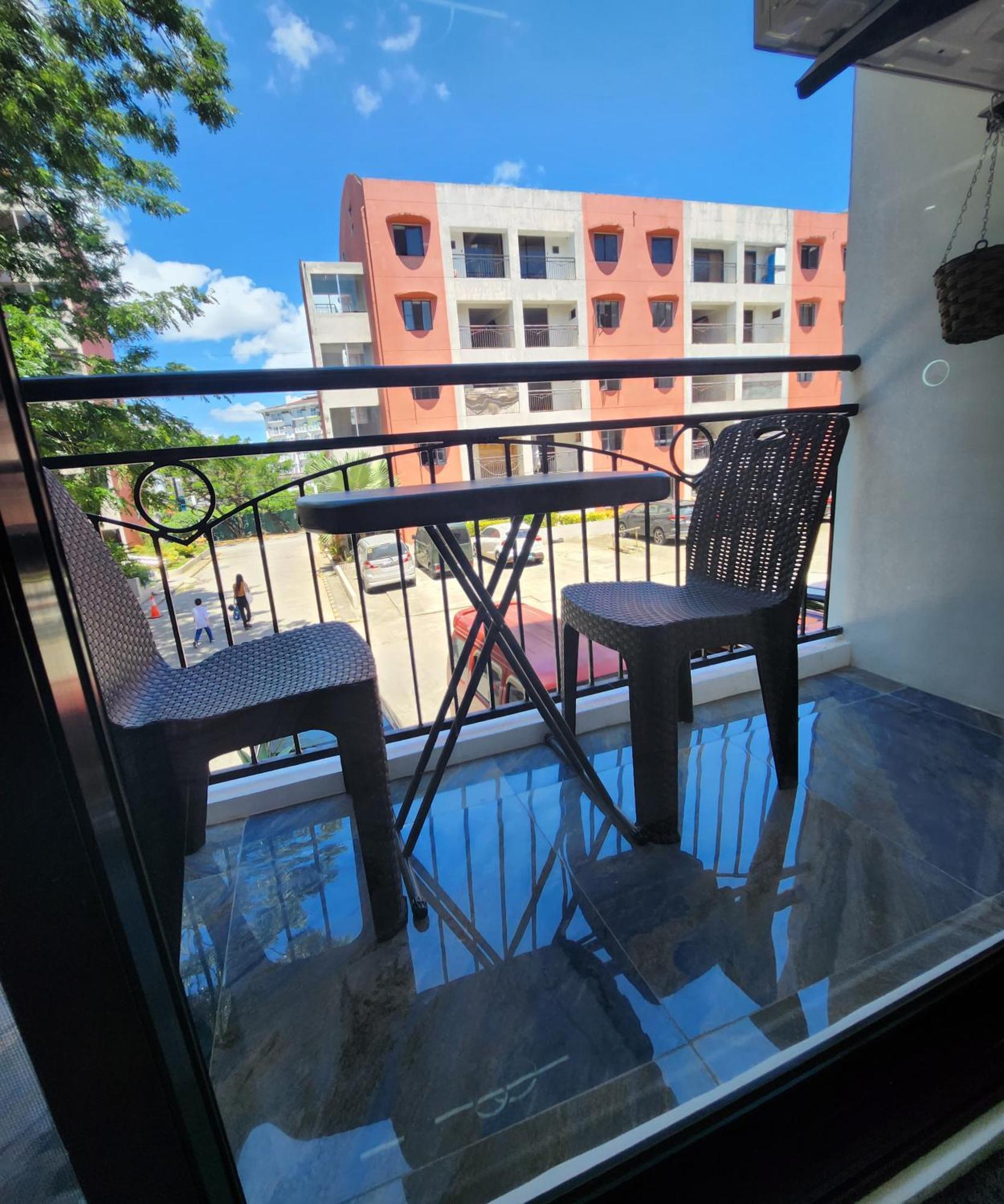 Condo Azur Suites B207 Near Airport, Netflix, Stylish, Cozy With Swimming Pool 麦克坦 外观 照片