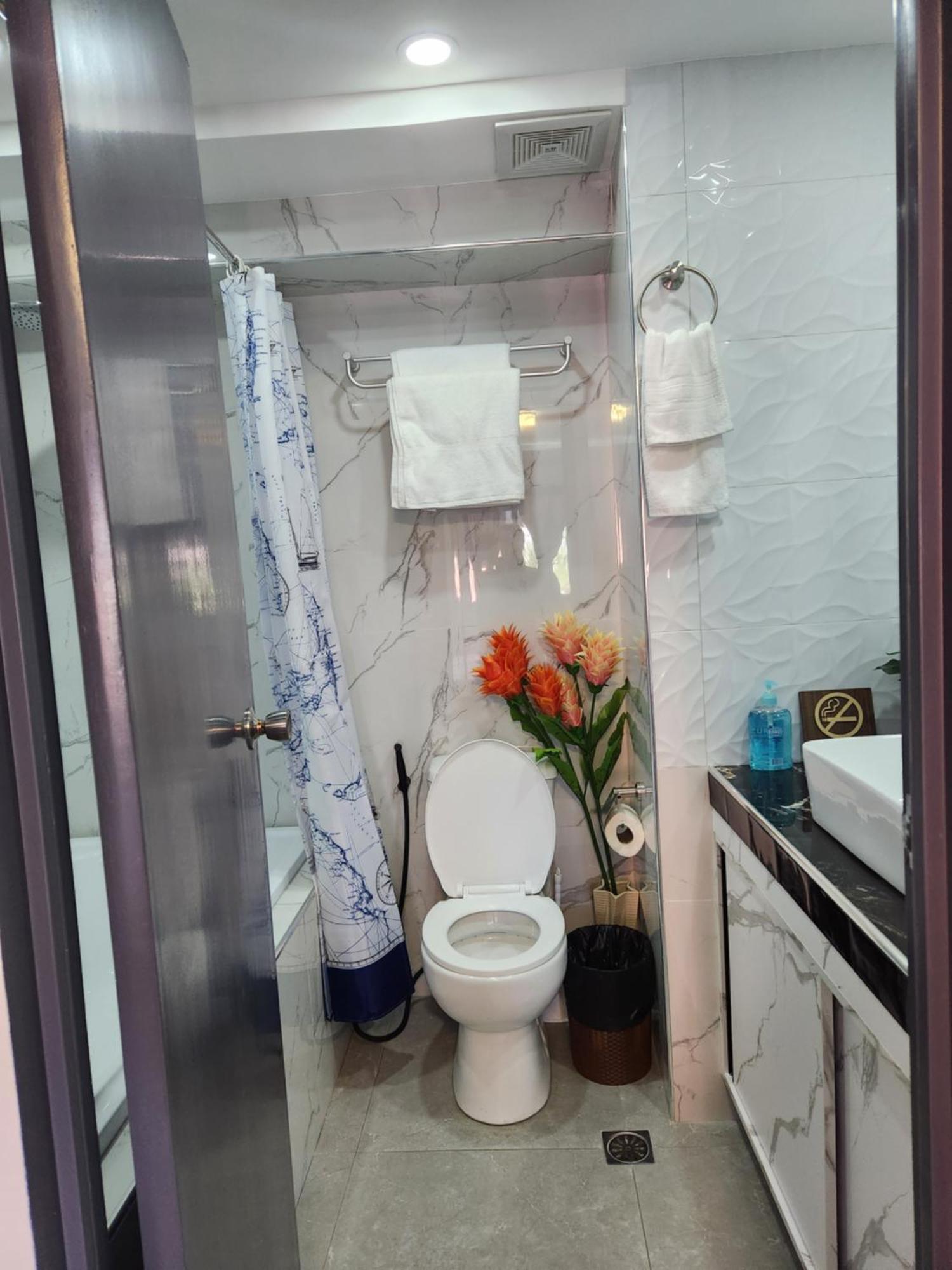 Condo Azur Suites B207 Near Airport, Netflix, Stylish, Cozy With Swimming Pool 麦克坦 外观 照片