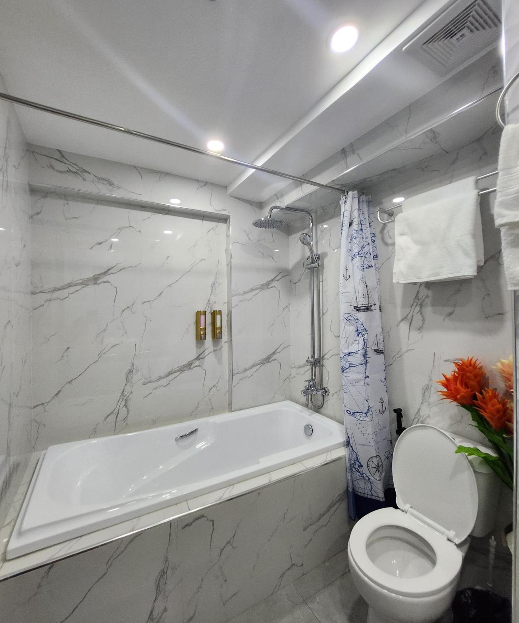 Condo Azur Suites B207 Near Airport, Netflix, Stylish, Cozy With Swimming Pool 麦克坦 外观 照片