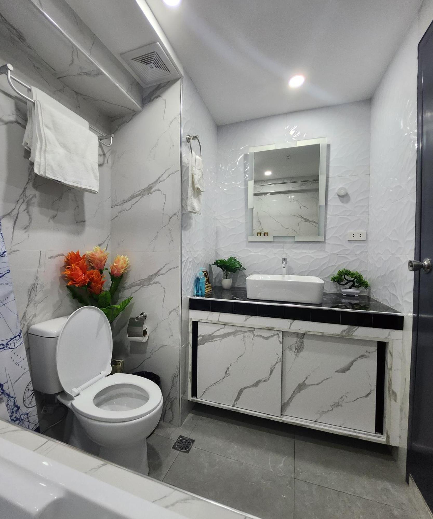 Condo Azur Suites B207 Near Airport, Netflix, Stylish, Cozy With Swimming Pool 麦克坦 外观 照片